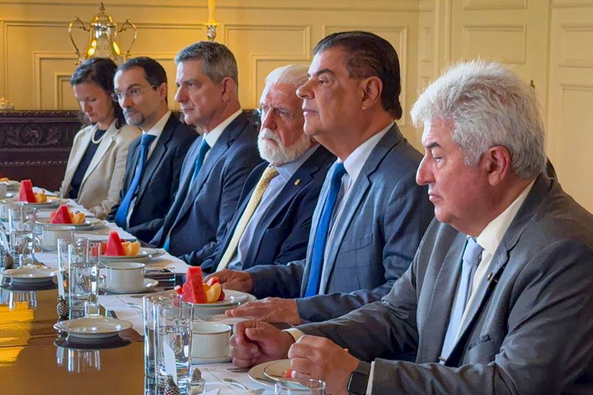 Missão do Senado brasileiro busca diálogo em Washington para evitar tarifas dos EUA