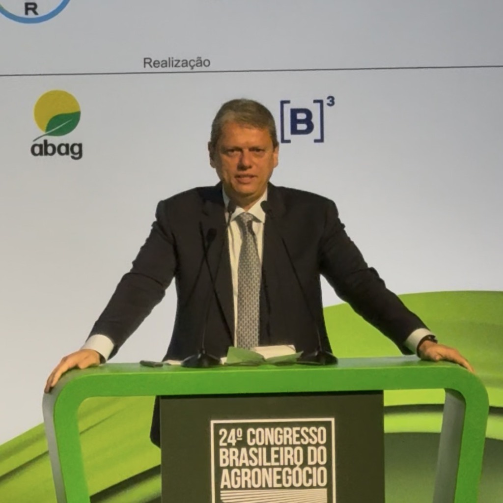 Tarcísio defende segurança jurídica e retomada da “boa diplomacia”