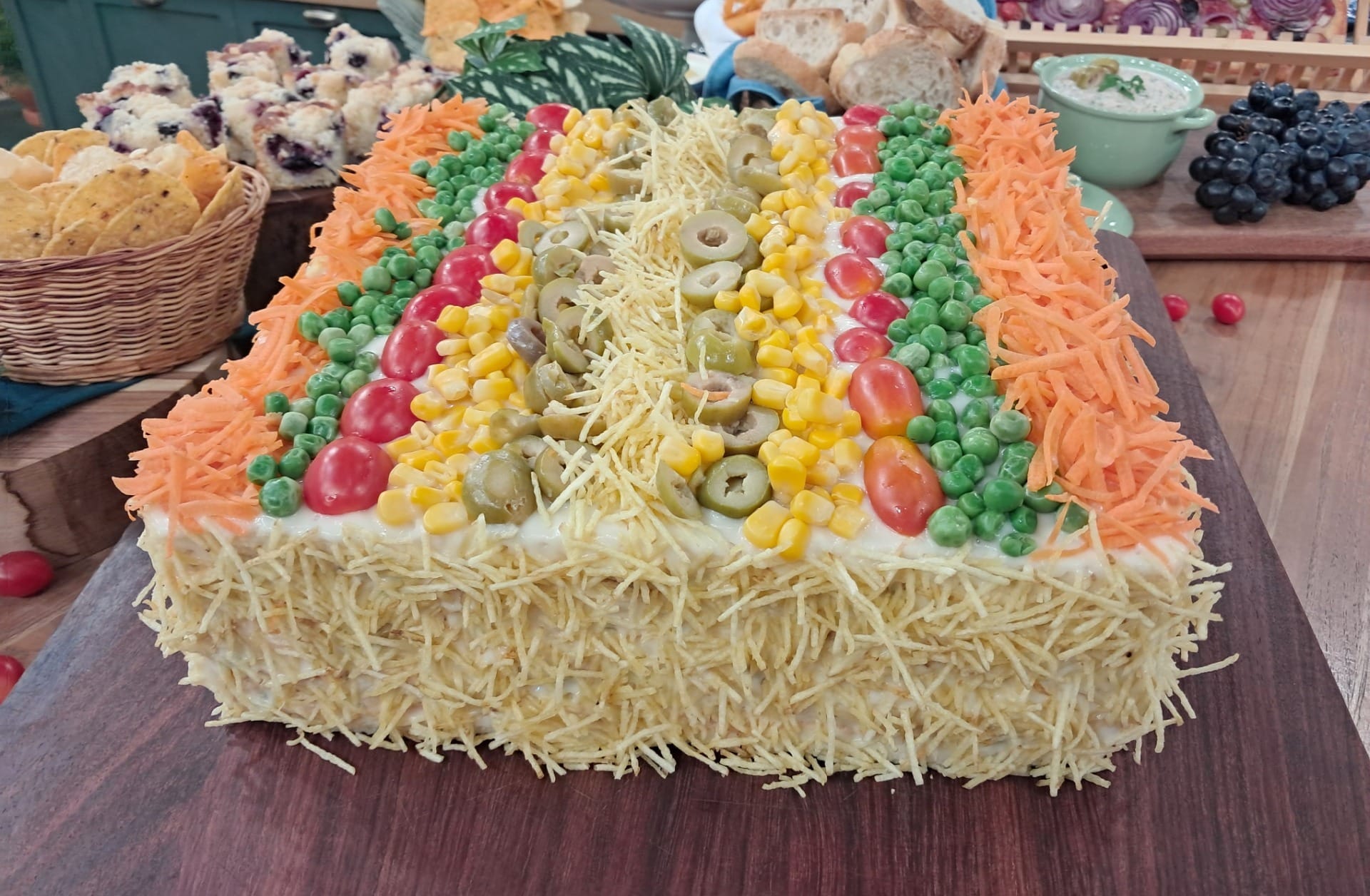 Bolo? torta? Confira a tradicional receita de Torta sanduíche de frango!