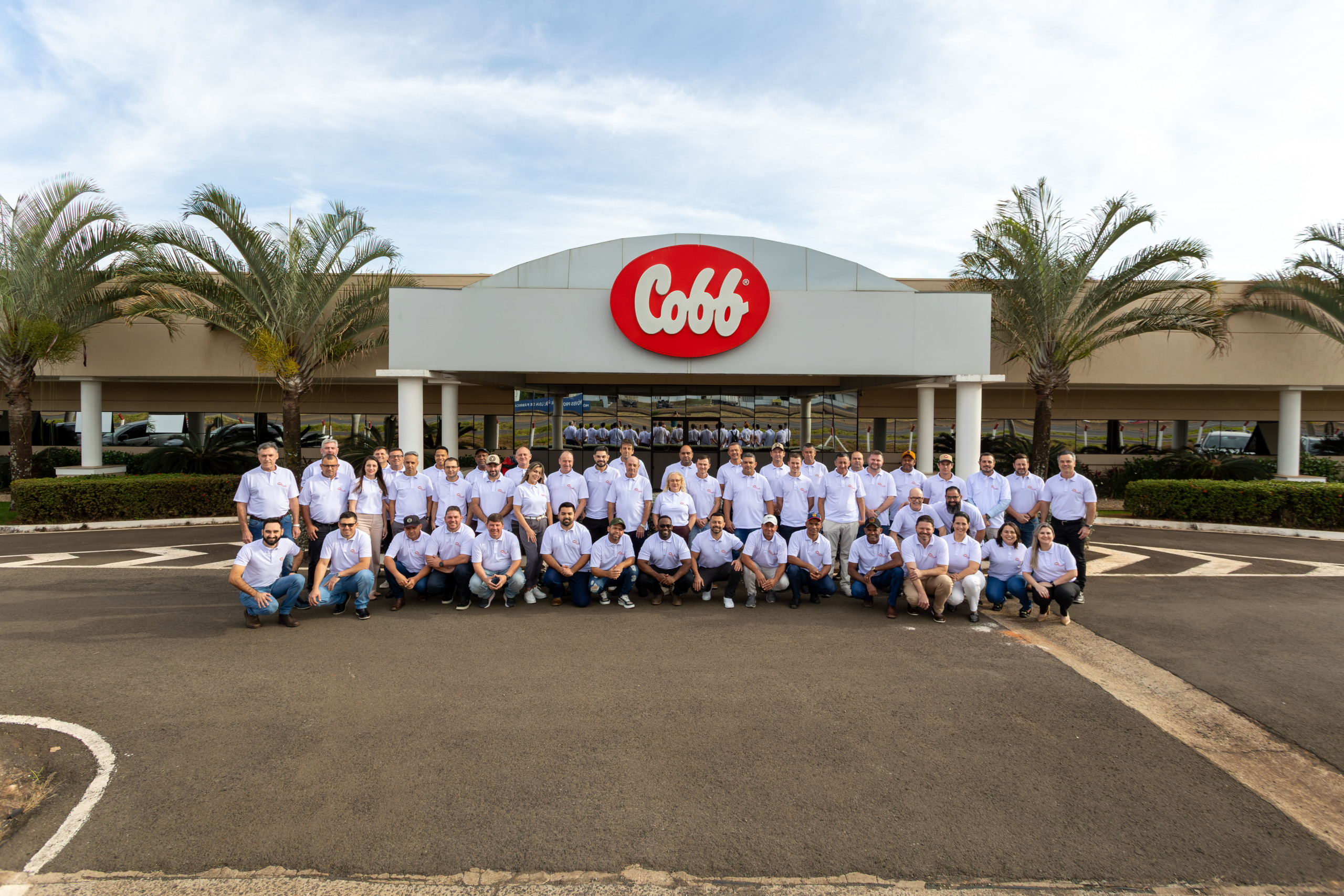 Cobb-Vantress promove Workshop in-company sobre manejo e incubação para Globoaves