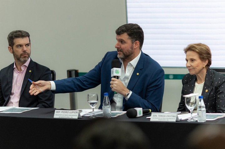 FPA discute medidas tributárias em reunião na CNA