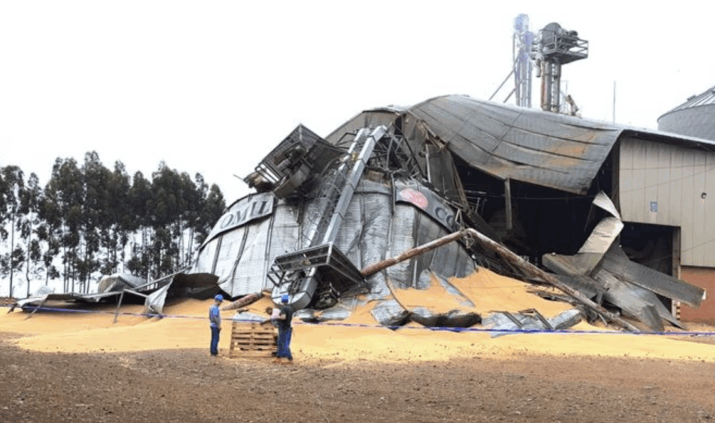 Rompimento de Silo em Unidade da C.Vale Causa Danos Materiais em Mamborê (PR)
