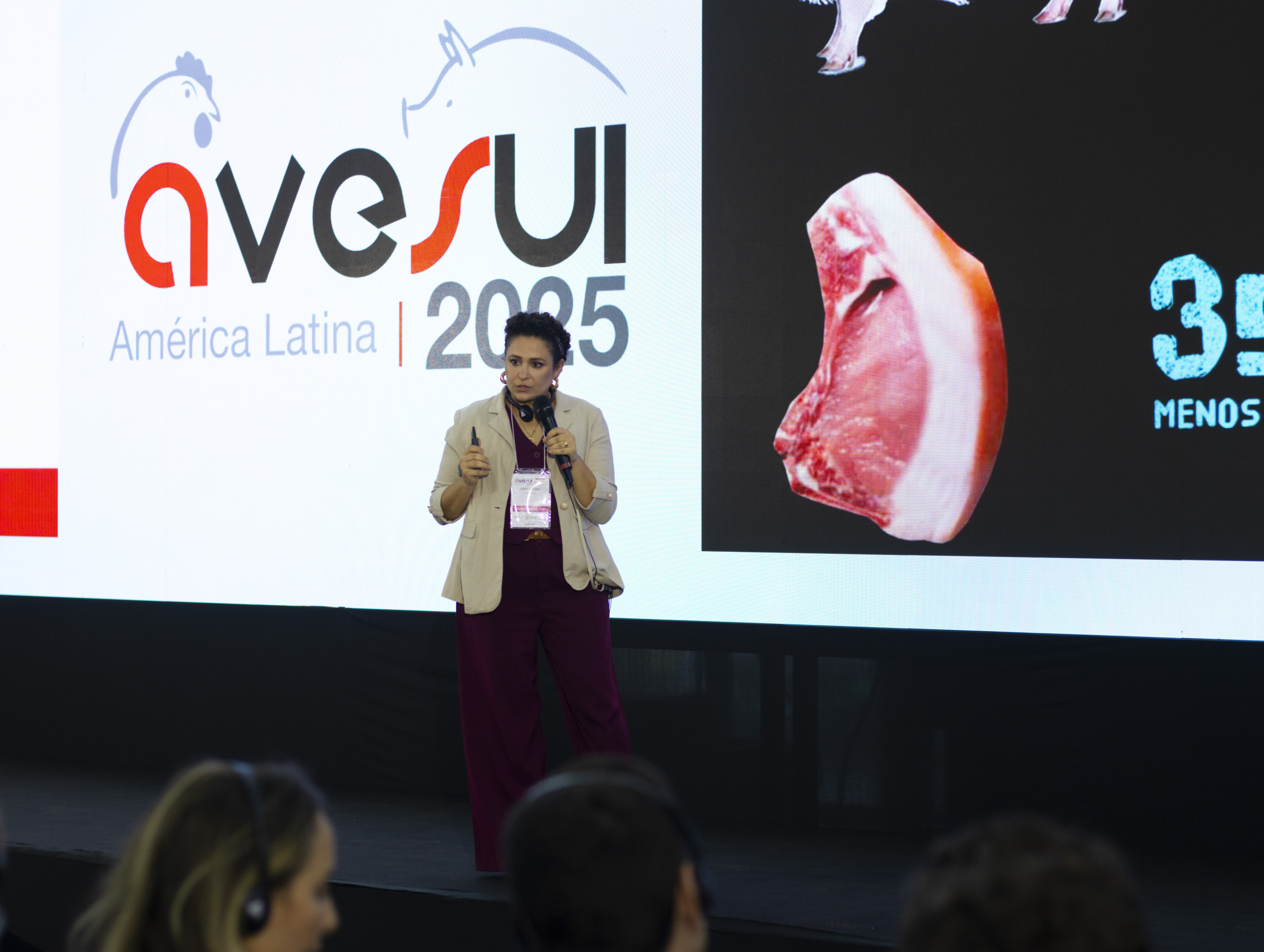 Lideranças femininas do agro inspiram público em painel durante a AveSui 2025