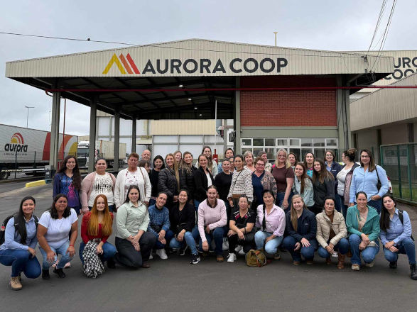 Suinocultoras da Capal, Frísia e Castrolanda realizam visita técnica ao maior frigorífico da América Latina