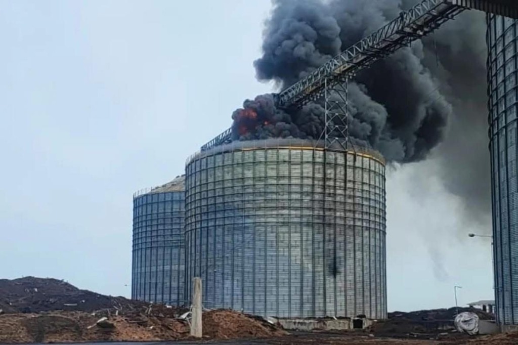 Silo de grãos pega fogo no RS: alerta para riscos de combustão em armazenamento de soja