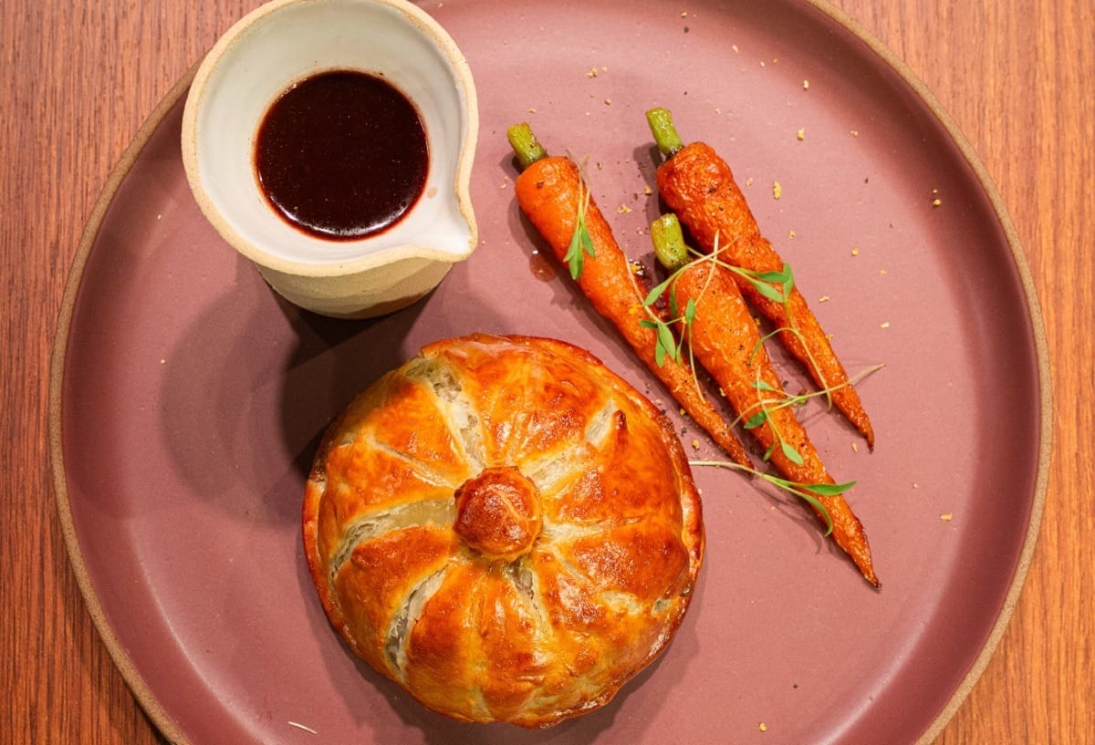 Um toque francês? Confira essa receita completa de Pithivier de pato com foie gras Um toque francês? Confira essa receita completa de Pithivier de pato com foie gras