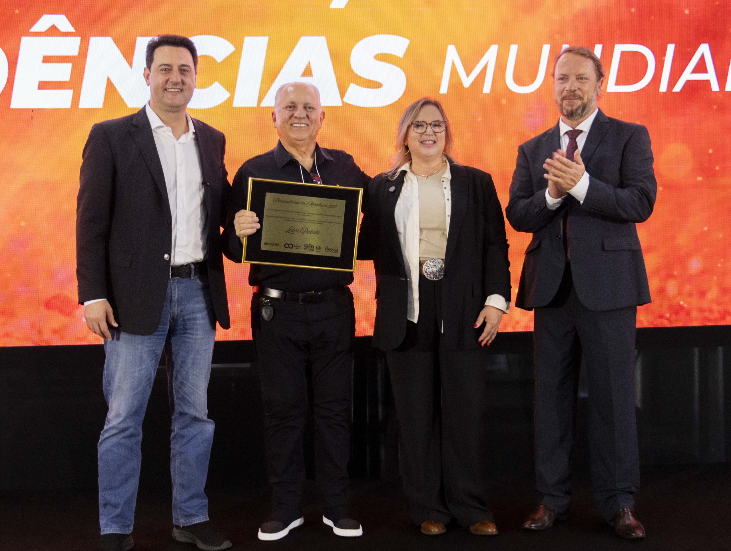 Lauri Paludo recebe homenagem como Personalidade da Avicultura 2025 Lauri Paludo recebe homenagem como Personalidade da Avicultura 2025