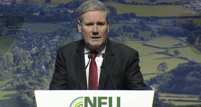 Setor agroalimentar do Reino Unido pede a ministro que reconsidere “imposto sobre explorações agrícolas familiares”