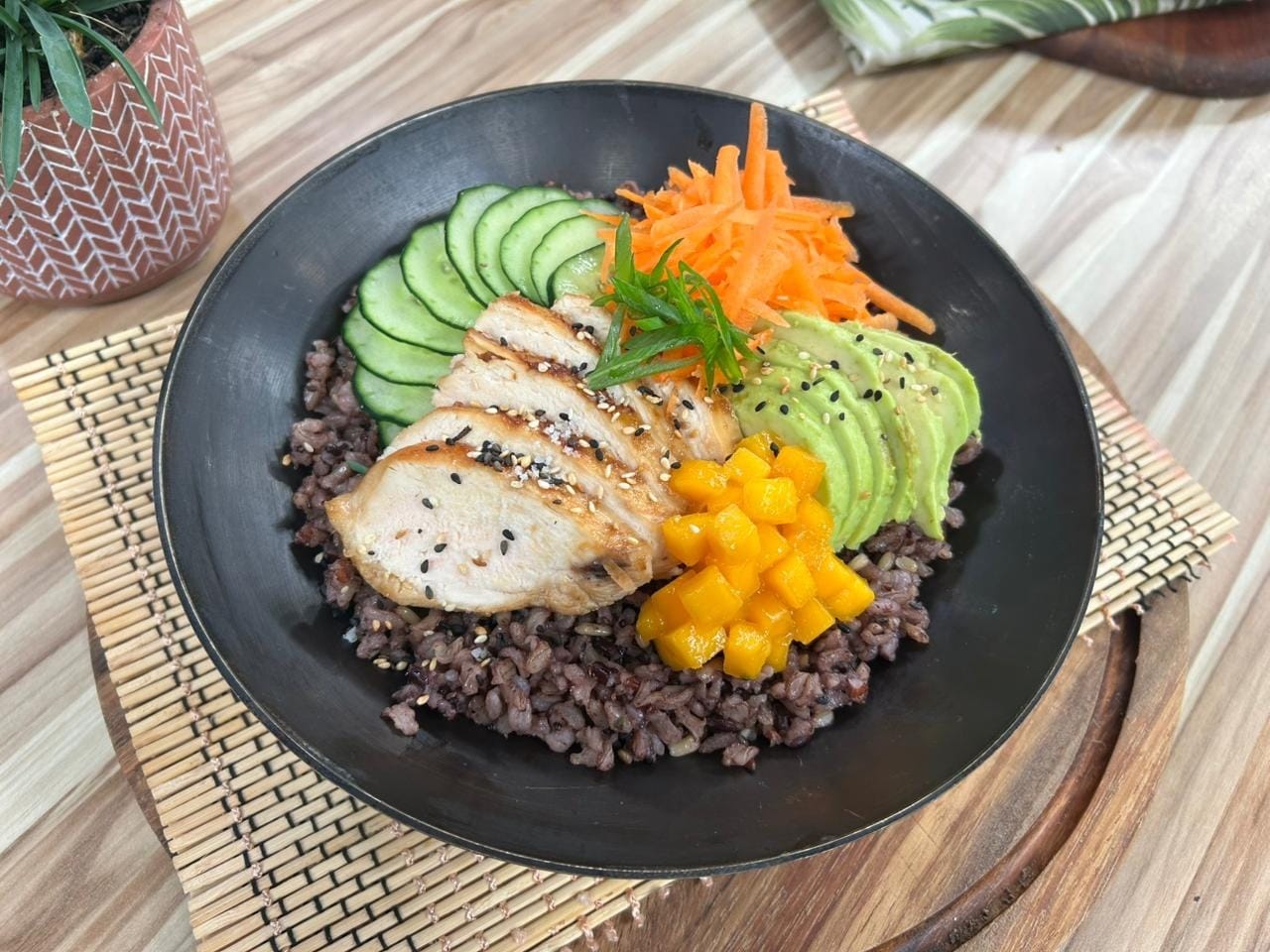 Fácil demais: confira a receita de “Poke de atleta” Fácil demais: confira a receita de “Poke de atleta”