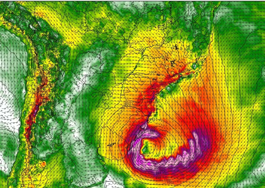 Previsão para hoje: Ciclone extratropical provoca alerta máximo no Sul e altera o tempo em diversas regiões do Brasil