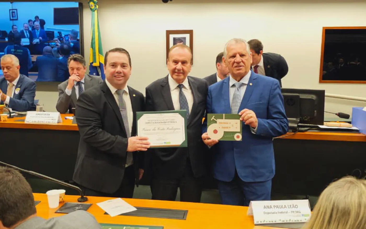 Lar Cooperativa recebe Prêmio Mérito Agropecuário
