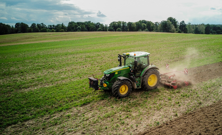 Plano Safra 2025/26: Agricultura familiar amplia acesso ao crédito, enquanto investimento na agricultura empresarial recua