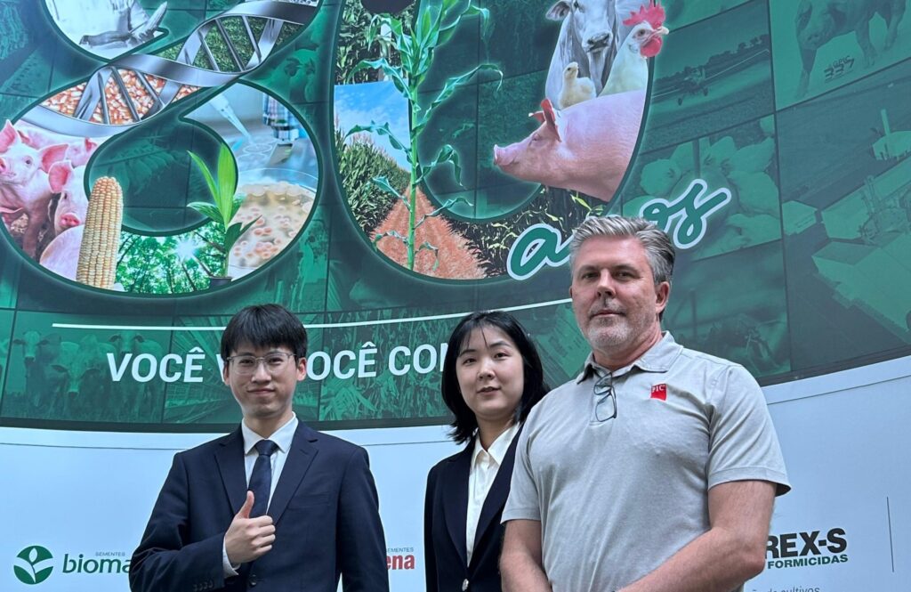 Executivos da Muyuan Foods avaliam cenário da suinocultura brasileira em visita à Agroceres PIC