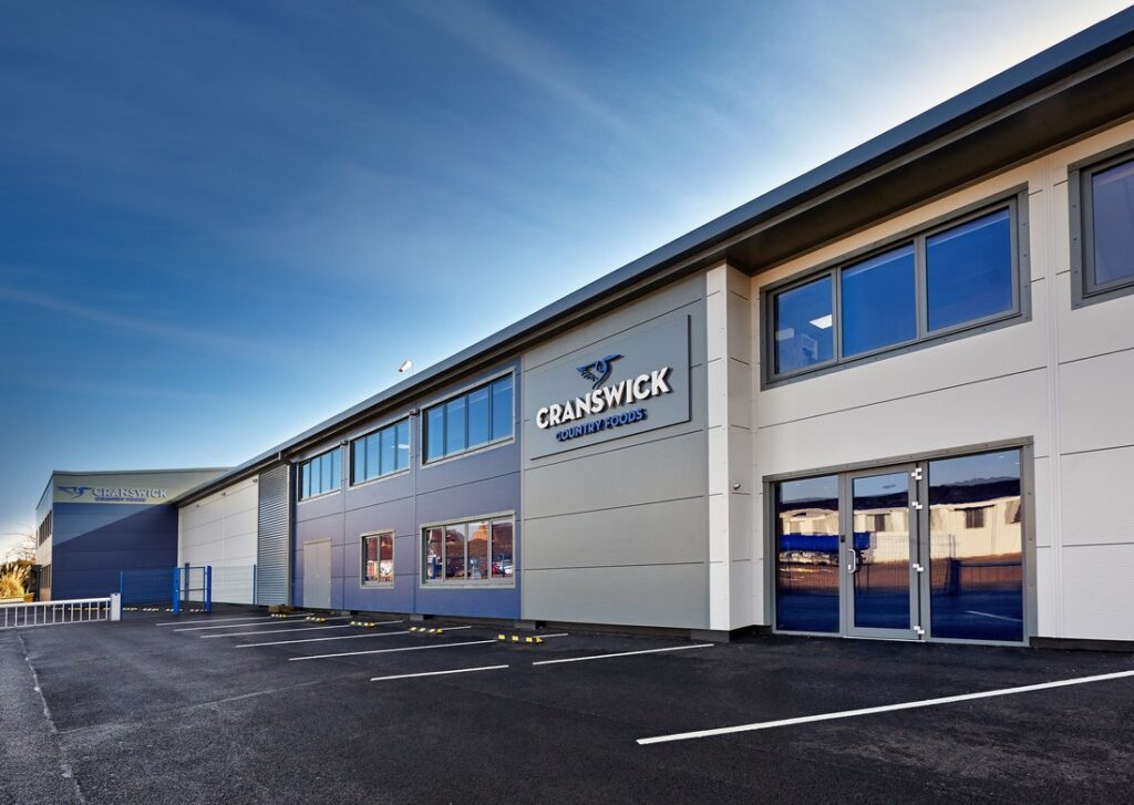 Cranswick registra vendas recordes no final de 2025 e projeta lucro no topo das expectativas do mercado