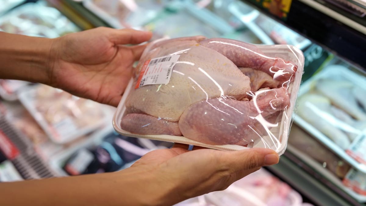Carne de frango perde competitividade frente à suína, mas ganha espaço sobre a bovina em janeiro Carne de frango perde competitividade frente à suína, mas ganha espaço sobre a bovina em janeiro