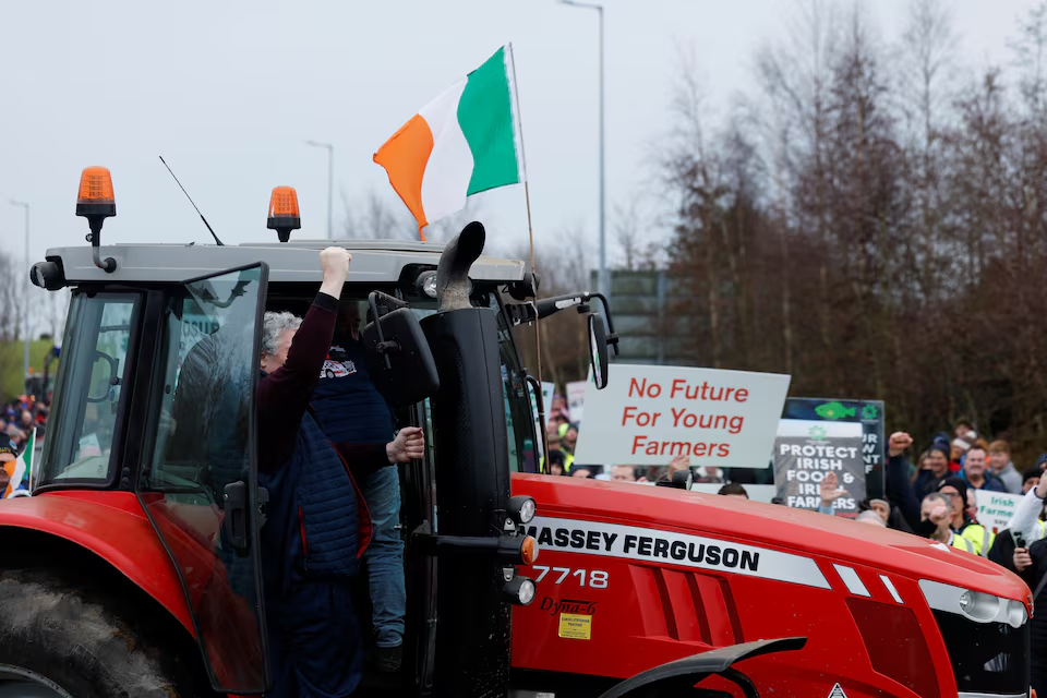 Agricultores irlandeses protestam contra acordo Mercosul–União Europeia