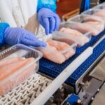 Porto de Paranaguá consolida liderança global na exportação de frango congelado em janeiro de 2026