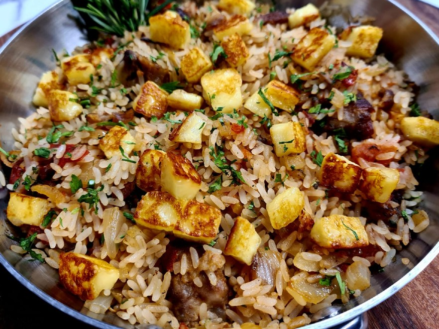Arroz caldoso de porco ou frango: O que você preferir! Confira
