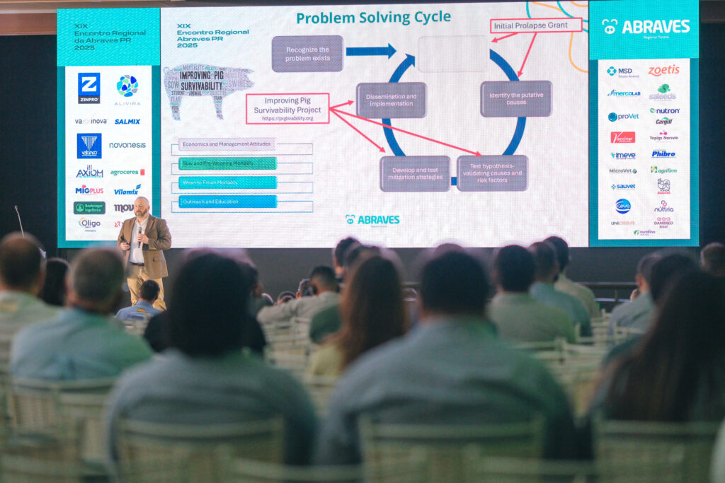 XX Encontro Regional da ABRAVES-PR debate riscos sanitários e inteligência artificial na suinocultura