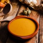 Caldo de porco caseiro: Saboroso e acolhedor