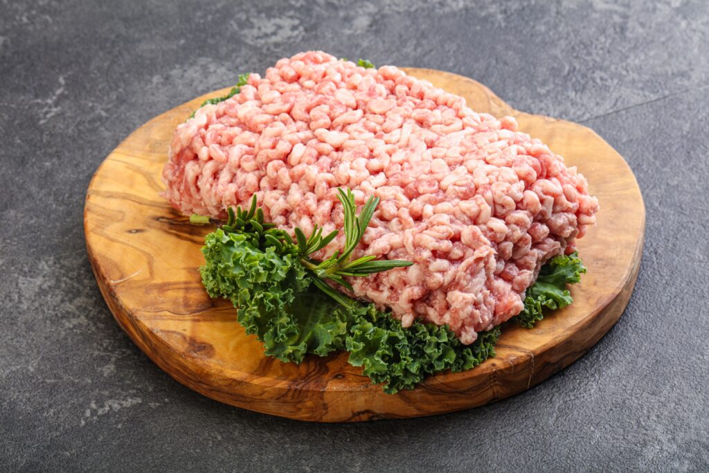 Carne de porco moída desafia tendência com queda nas vendas de carne suína no Reino Unido