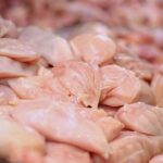 Exportações de carne de frango impulsionam alta de 5,4% nas proteínas animais do Paraná no 1º trimestre de 2026