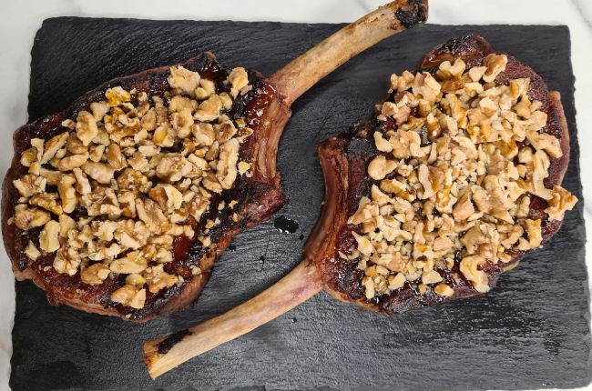 Mix de sabores: Prime rib de porco com geleia de tucupi, tangerina e nozes