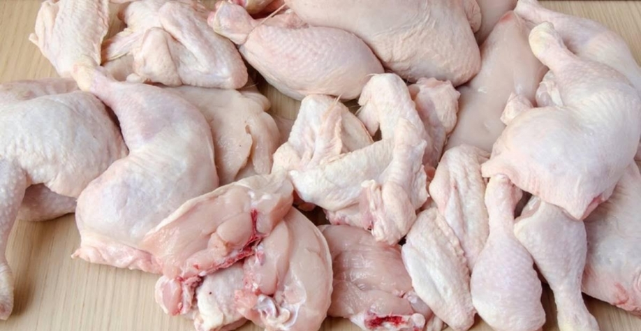 Preço do frango resfriado sobe 6,6% em abril na Grande São Paulo e ganha competitividade frente à carne bovina