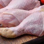 Preços da carne de frango recuam na segunda quinzena de abril, mesmo com exportações em alta