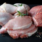 Produção de carnes no Brasil deve atingir 33,3 milhões de toneladas em 2026, com avanço de suínos e frango