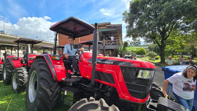 Tratores impulsionam produtividade e reforçam apoio ao agro no Espírito Santo