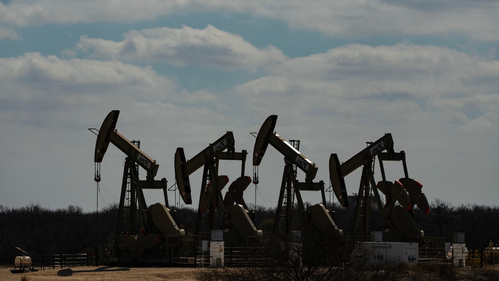 Energia e Agronegócio: conflito com o Irã derruba demanda global de petróleo, mas pode elevar consumo no longo prazo