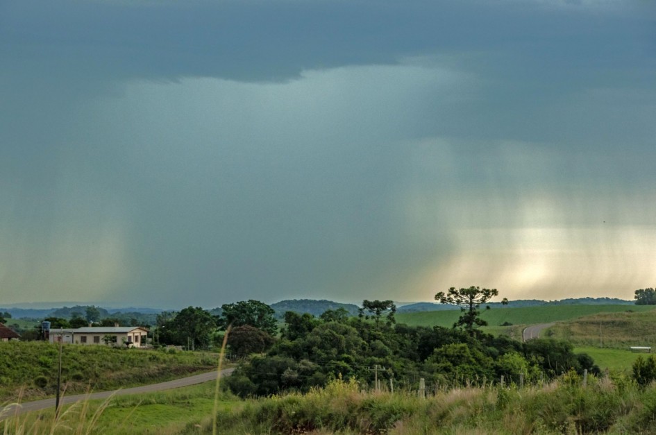 Contrastes marcam o tempo no Brasil com frio no Sul e chuva no Norte e litoral