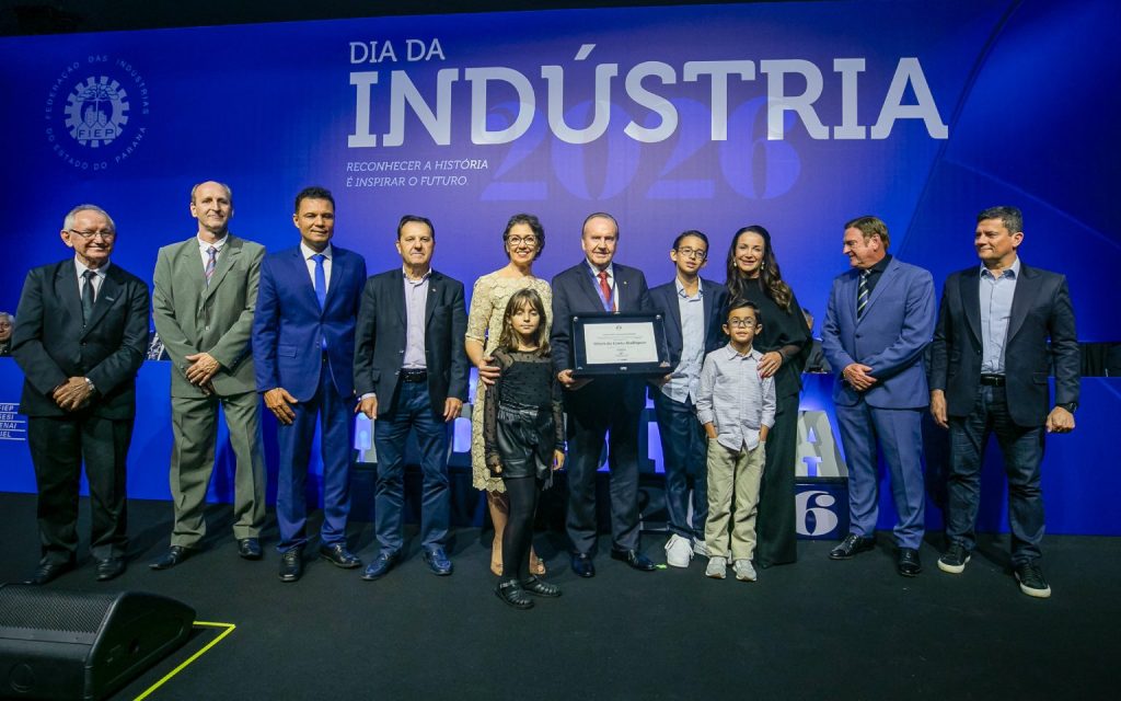 Liderança da Lar ganha destaque em homenagem da Fiep no Oeste do Paraná Liderança da Lar ganha destaque em homenagem da Fiep no Oeste do Paraná