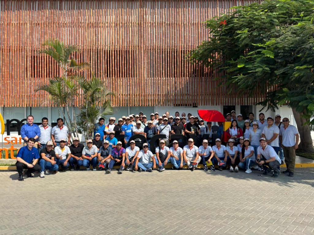 Cobb-Vantress promove treinamento técnico para equipe da Tecavi no Peru