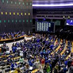 Governo recua e retira urgência de projeto sobre jornada de trabalho Governo recua e retira urgência de projeto sobre jornada de trabalho