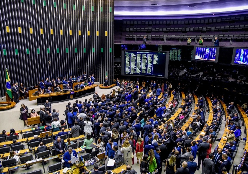 Governo recua e retira urgência de projeto sobre jornada de trabalho