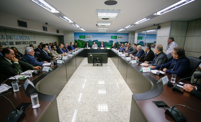 Ministro da Agricultura se reúne com câmaras setoriais para ouvir demandas do agro