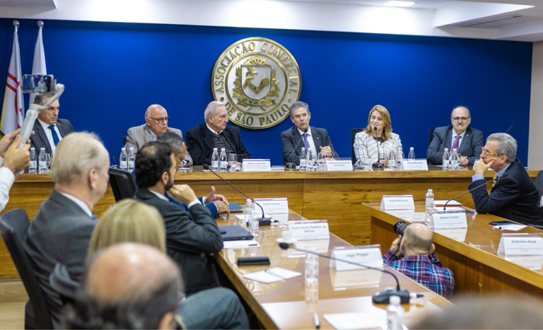 Ministro destaca Plano Safra, abertura comercial e redução da dependência de fertilizantes durante encontro em SP