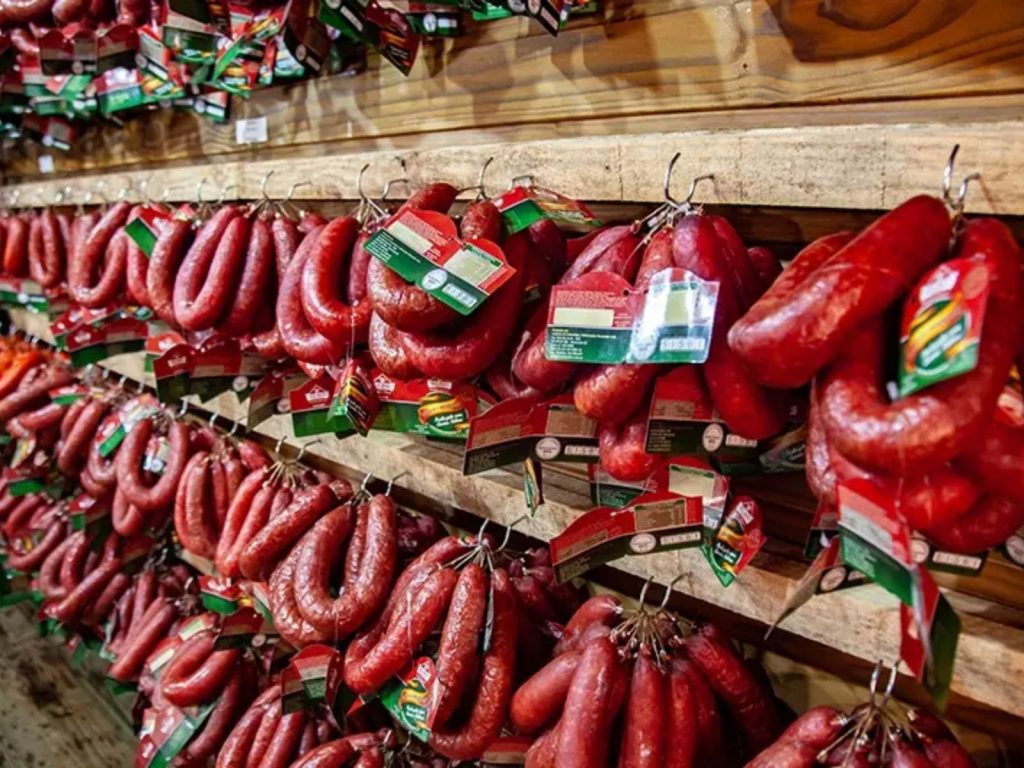 Regra federal sobre teor de gordura coloca em risco receita da Linguiça Blumenau