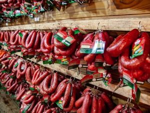 Setor frigorífico já sente o risco de entregar (se tiver navio) e não receber da Rússia Regra federal sobre teor de gordura coloca em risco receita da Linguiça Blumenau