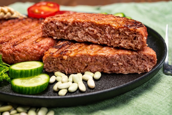 União Europeia avança em restrição a termos ligados à carne em produtos vegetais