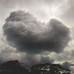 Frente fria traz temporais e derruba temperaturas no Sul