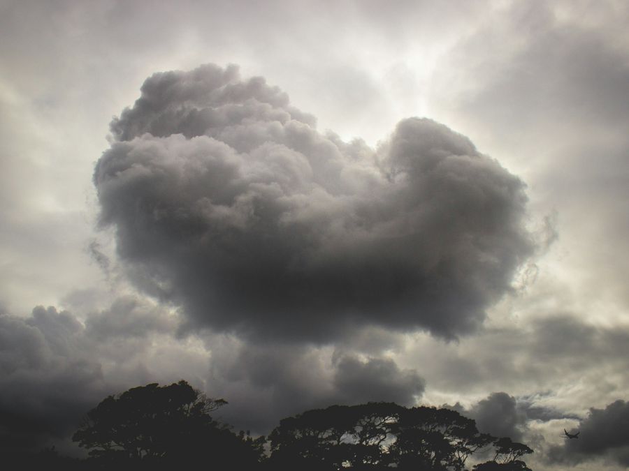 Frente fria traz temporais e derruba temperaturas no Sul