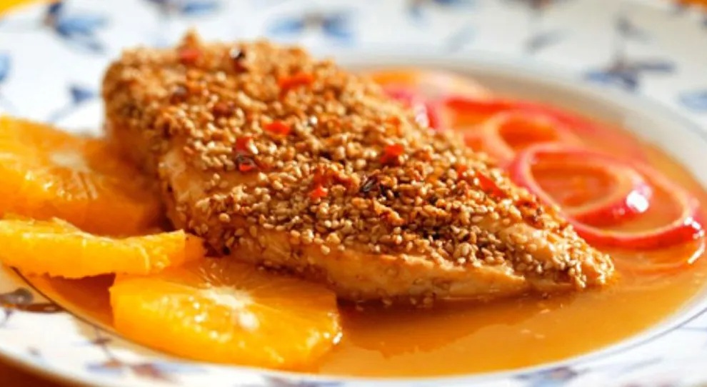 Frango agridoce com gergelim