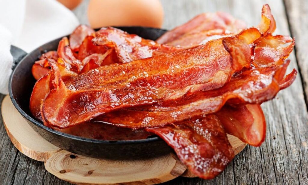 Receita de brigadeiro com bacon em fatias