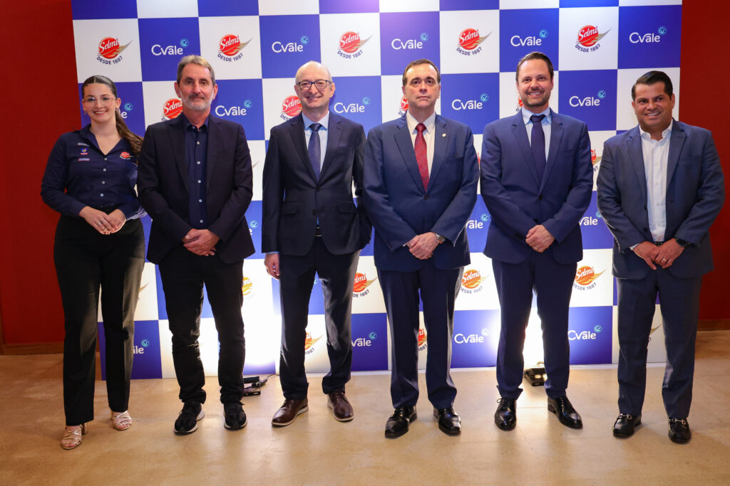 C.Vale participa de encontro na Embaixada do Paraguai