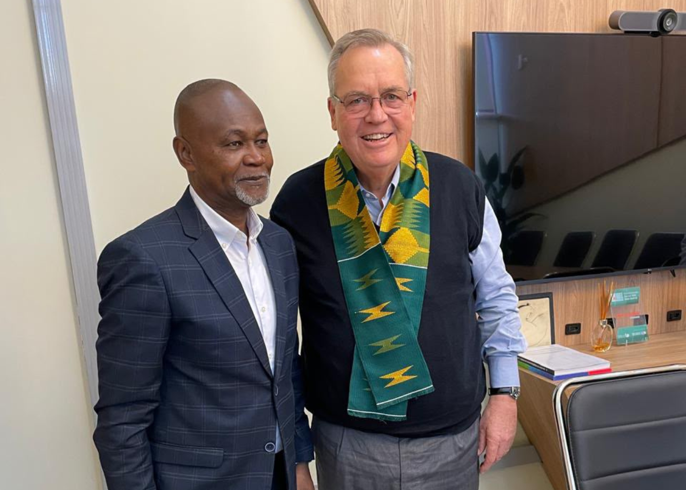 Embaixador de Gana visita a Plasson do Brasil para conhecer oportunidades de negócios