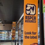 Selo britânico lança campanha em supermercados para promover carne suína com bem-estar animal
