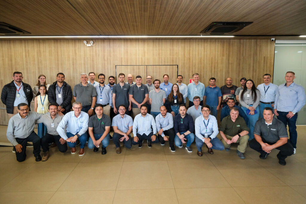 C.Vale sedia 9ª reunião de profissionais de unidades de grãos das cooperativas do PR